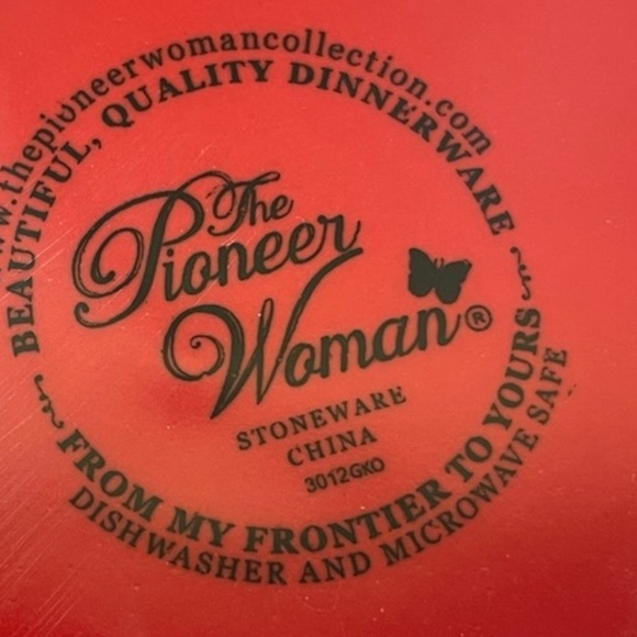 Pioneer Woman “Cowgirl lace” dinner plates (set of 2) - Picture 5 of 12